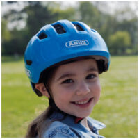 abus-smiley-3-0-bike-helmet-shiny-blue-lifestyle-1.jpg